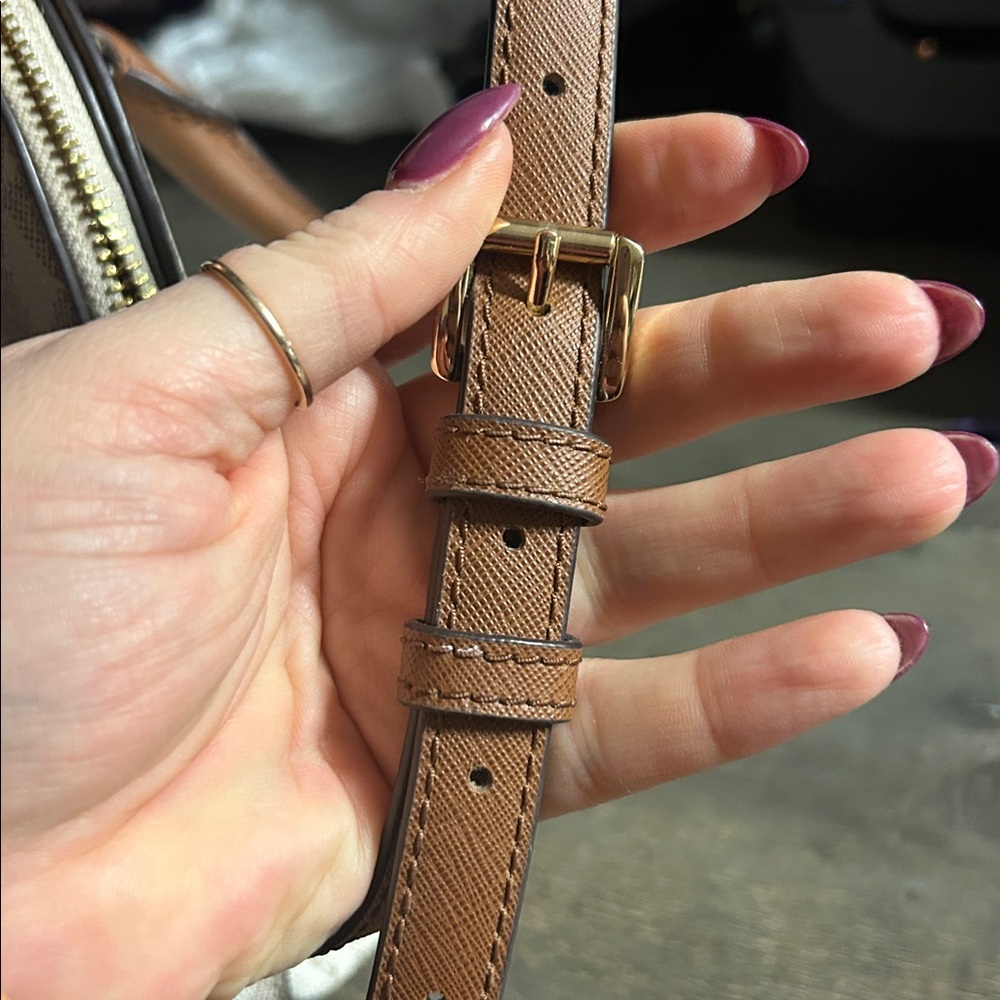 Michael Kors Cindy large dome satchel in the signature logo vanilla print canvas - Picture 7 of 8